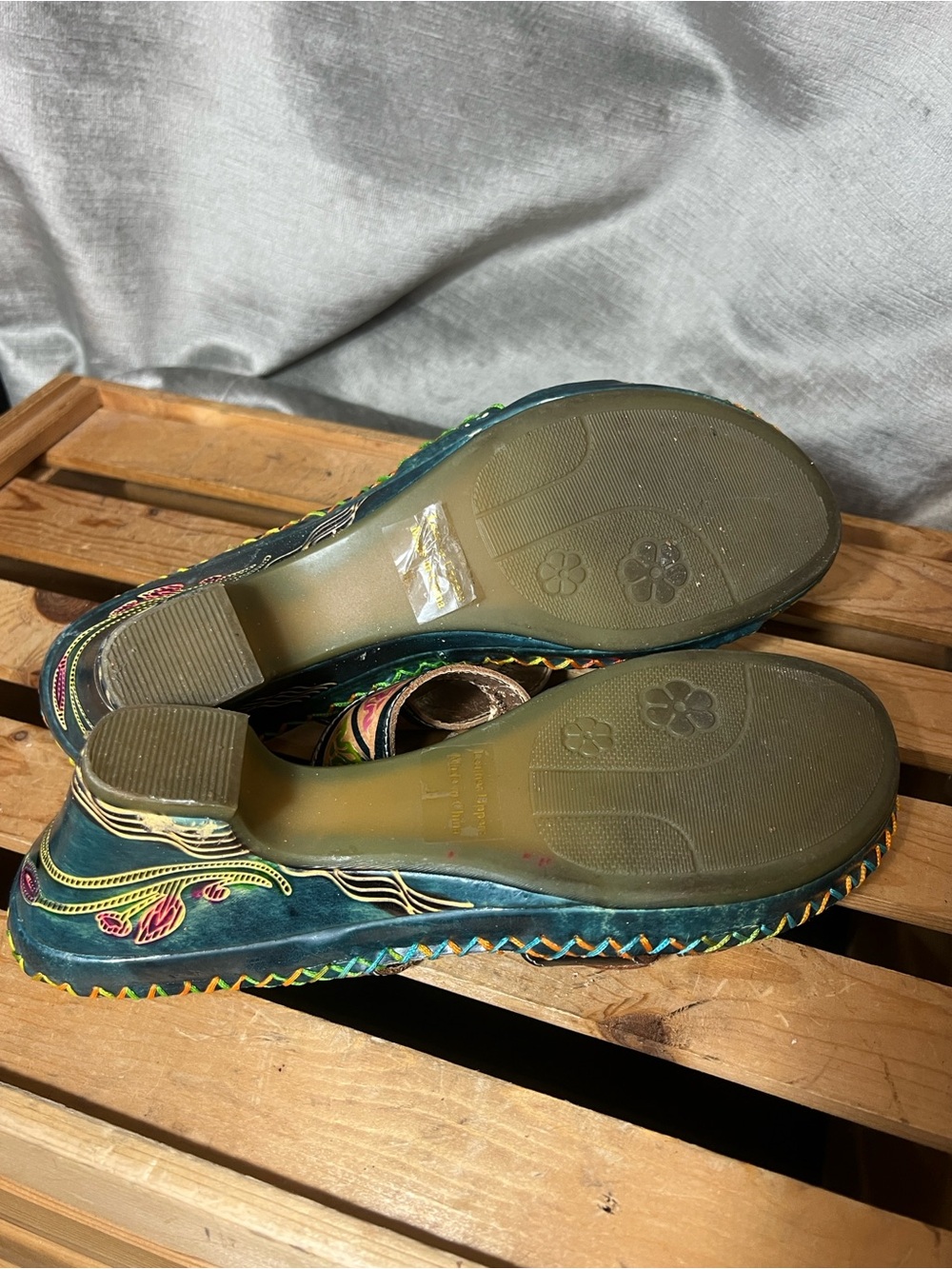 Corkys Women s Teal Floral Slide Heeled Leather Sandals. Size 11 - Picture 8 of 9
